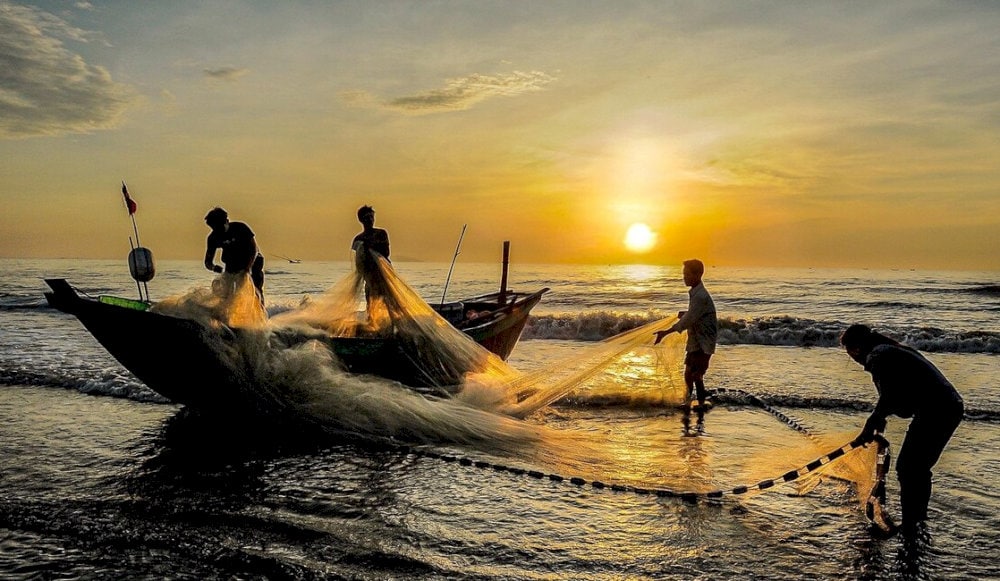 Bình minh trên biển Quỳnh cùng ngư dân